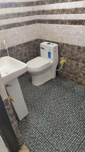 Salle de bains dans l'établissement ARNAV GUEST HOUSE