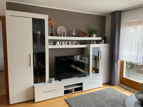 Televisyen dan/atau pusat hiburan di Ferienwohnung AusZeit