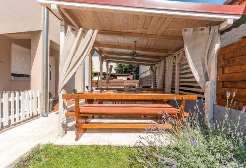 Kuća za odmor sa grijanim bazenom Ivancica