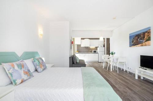 Rocha Beachside Studio by CC 326