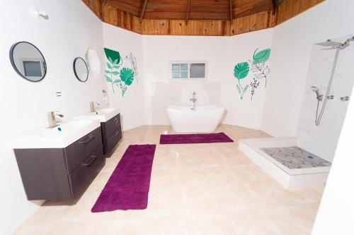 a bathroom with two sinks and a bath tub at Belle Air Seaview ( 2 Bdrm -2 Bath) in Runaway Bay