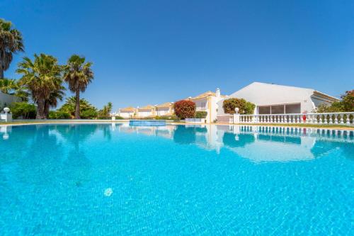 Villa Periquito 2BD Pool Fast WiFi AC Garden