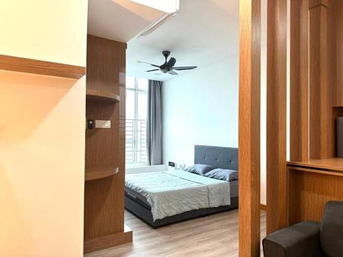 Ένα ή περισσότερα κρεβάτια σε δωμάτιο στο Greenview Studio UTM Paradigm JB 2-3pax High Speed Wifi