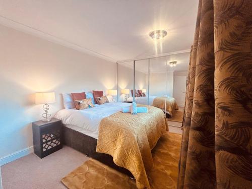 Ένα ή περισσότερα κρεβάτια σε δωμάτιο στο Stunning 3BR House w/ Parking