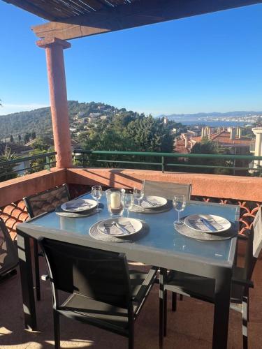 Photo de la galerie de l'établissement Agréable 3 pièces climatisé avec vue mer et parking, à Villefranche-sur-Mer