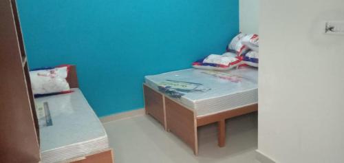 a room with a bed and a blue wall at Utterkashi Prithvi yatra hotels in Uttarkāshi