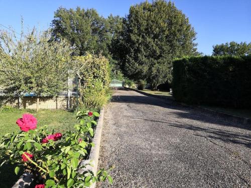 Photo de la galerie de l'établissement Beautifull house with swimmingpool in Perigord, à Allemans