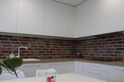 Kuchyň nebo kuchyňský kout v ubytování Moderný priestranný apartmán