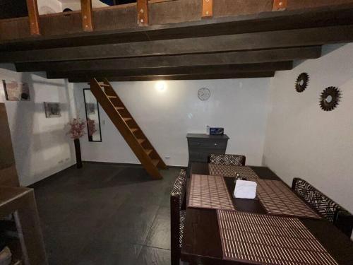 a room with a staircase and a table and chairs at Casa colonial Rosa San Antonio in Cali