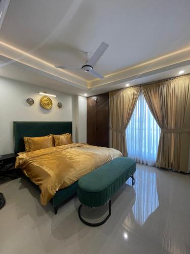 A bed or beds in a room at Villa Vista Serviced Apartments