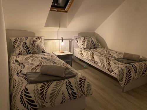 Tempat tidur dalam kamar di Hradňanka Food&Beer