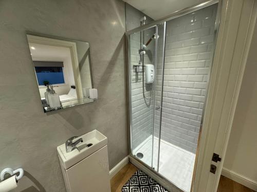 a bathroom with a shower and a toilet and a sink at LT Apartment 52 - Free Street Parking in Leicester