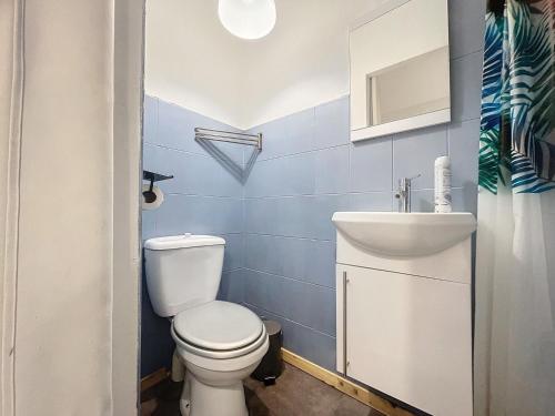 Koupelna v ubytování Appartement à 30 m de la plage - lumineux - respirant - WIFI - Le Cérès 1