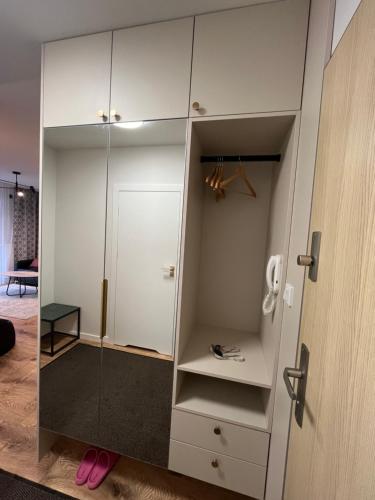 a large white closet with a glass door at Apartament NOWE POJEZIERZE in Olsztyn