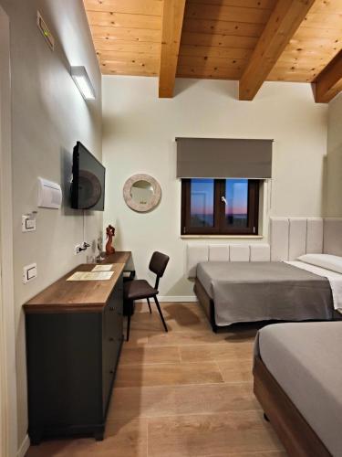 a bedroom with a bed and a desk with a computer at B&B Casa MariLù in Fuscaldo