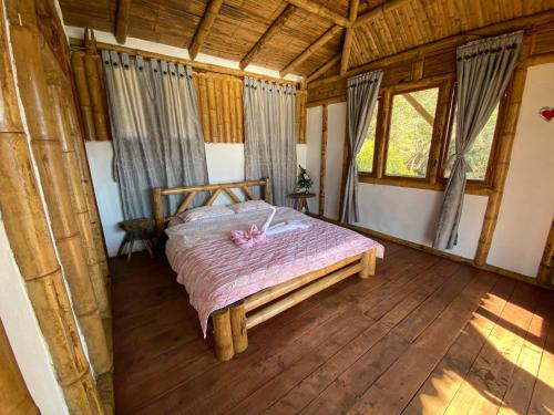Una cama o camas en una habitación de Cabañas Ecoturismo Evy