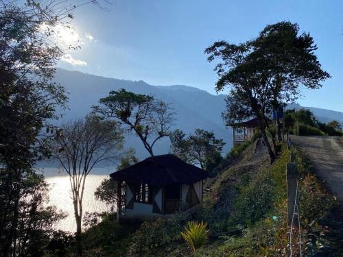 Un paisaje natural cerca del chalet de montaña