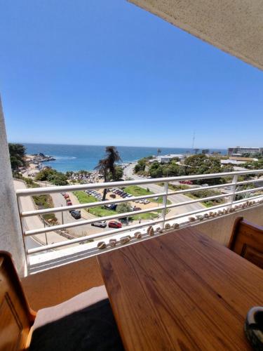 a balcony with a view of the beach at Departamento Frente Playa las Torpederas in Valparaíso