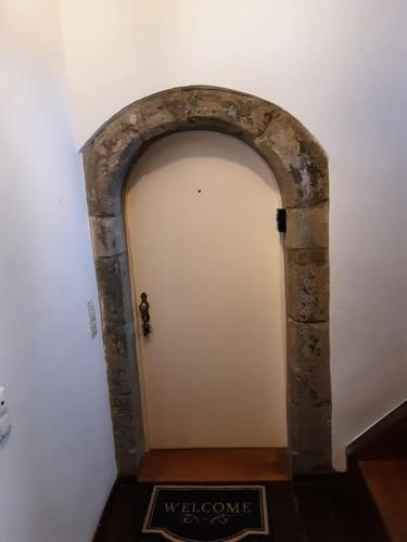 an archway in a room with a white wall at Alfred First in Regensburg