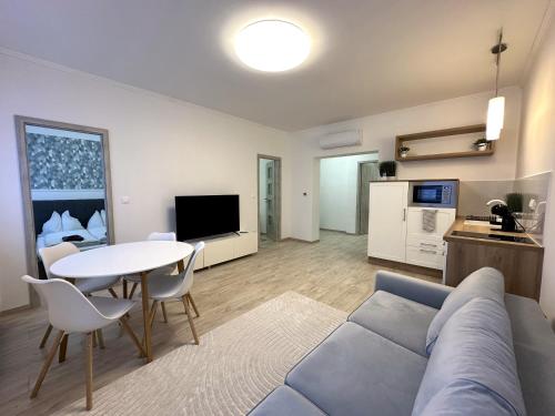 Kuchyň nebo kuchyňský kout v ubytování Berzsenyi Apartmanház