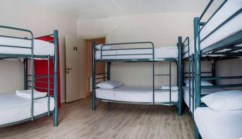 Poschodová posteľ alebo postele v izbe v ubytovaní GRAND BELLA VİSTA Hostel