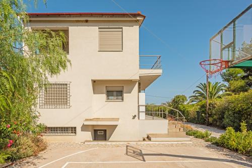a building with a basketball hoop in front of it at Aegean View in Vasiliká