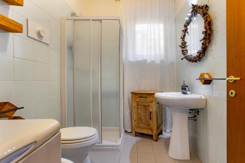 Vonios kambarys apgyvendinimo įstaigoje CASA PARIS