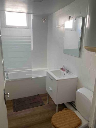 Photo de la galerie de l'établissement Appartement chaleureux pour 4, à Corbeil-Essonnes