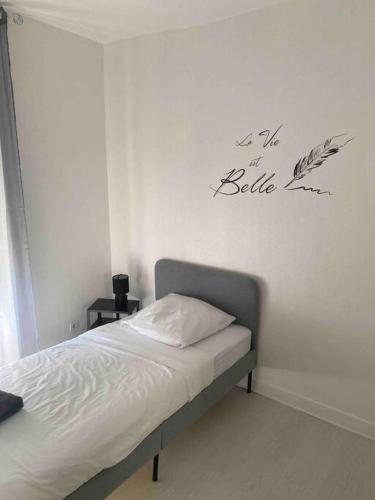 Photo de la galerie de l'établissement Appartement chaleureux pour 4, à Corbeil-Essonnes