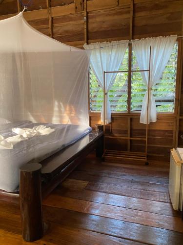 Ένα ή περισσότερα κρεβάτια σε δωμάτιο στο Lucky Resort