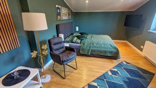 3 ROOMS - Zimmervermietung nähe Flughafen BER - gratis WLAN, Parken & Netflix photo 13