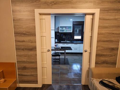 a room with a desk and a room with a door at Casa Alegria in Abertura