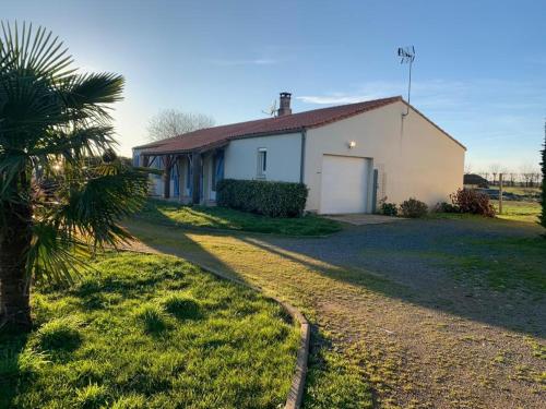 Photo de la galerie de l'établissement Maison de campagne 3 chambres, à Sainte-Gemme-la-Plaine