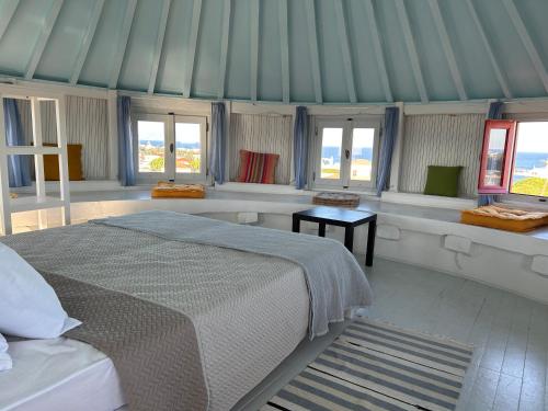A medieval windmill tower 2bedrooms in the heart of old town with magnificent panoramic seaview and cityview