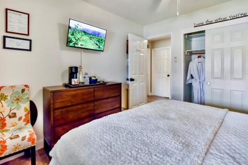 a bedroom with a bed and a dresser and a tv at Wine Country Retreat in Paso Robles