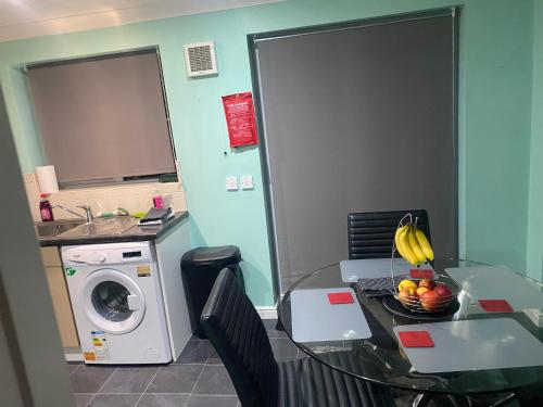 Brades Rise House - 3 bedroom house with 2 toilets with a private garden photo 25