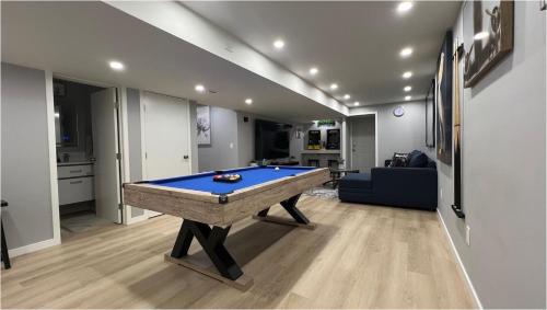 Biliár nebo kulečník v ubytování Modern 5BR, Kid-Friendly Home In Poconos with Pool Table