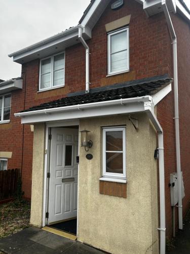 Brades Rise House - 3 bedroom house with 2 toilets with a private garden photo 7