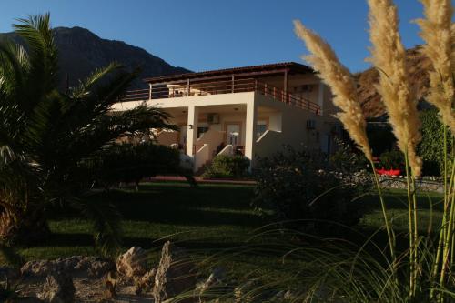 Chrisanthi Studios & Apartments