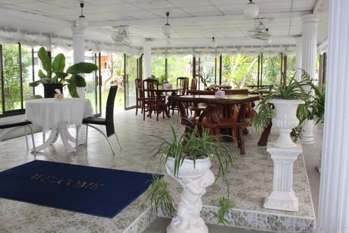 Restaurace v ubytování White Elephant Resort