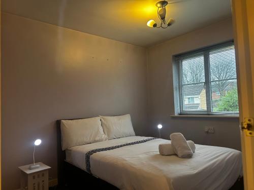 Brades Rise House - 3 bedroom house with 2 toilets with a private garden photo 3