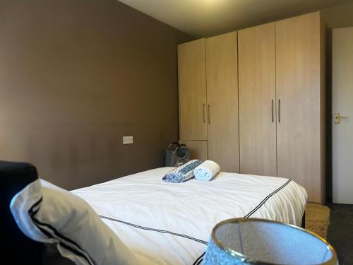 Brades Rise House - 3 bedroom house with 2 toilets with a private garden photo 32