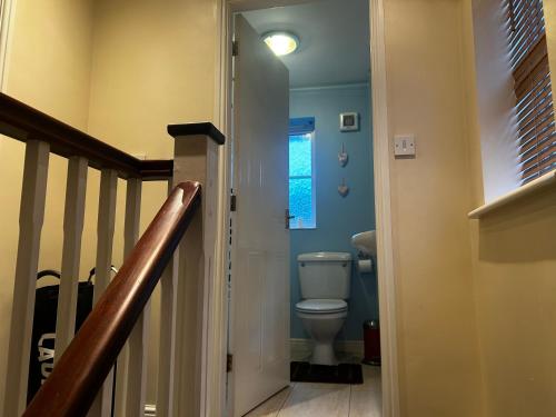 Brades Rise House - 3 bedroom house with 2 toilets with a private garden photo 31