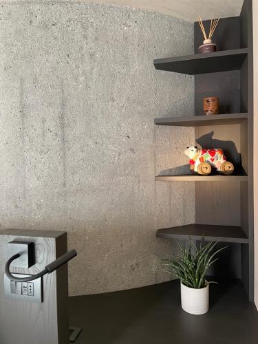a shelf with stuffed animals on it next to a wall at La Rêverie de Thumel - Suite in Rhêmes-Notre-Dame