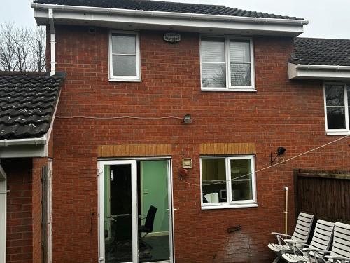 Brades Rise House - 3 bedroom house with 2 toilets with a private garden photo 39