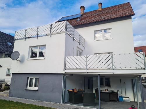 a house with a solarium on the roof at Terrassenwohnung Heidenheim an der Brenz in Heidenheim