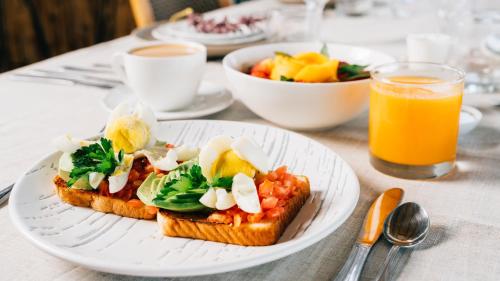 a plate of toast with vegetables and eggs on a table at Casa Macondo - Casa de playa en Vichayito by WiroHouse in Vichayito