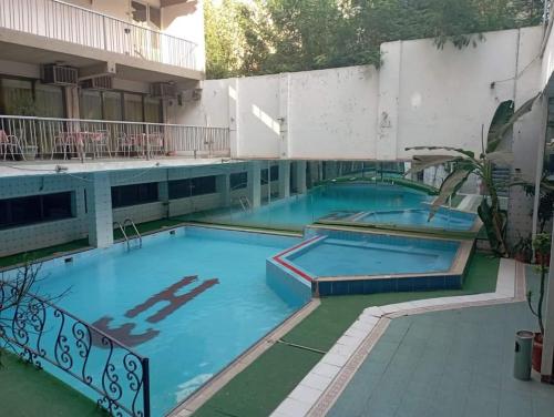 Πισίνα στο ή κοντά στο Windsor Hotel Luxor 中國人民飯店