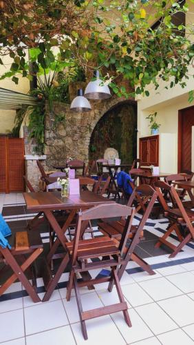 a group of wooden tables and chairs in a restaurant at Hostel Jardim das Bruxas 410 in Florianópolis