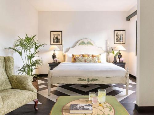 Postel nebo postele na pokoji v ubytování Grecotel LUXME Costa Botanica